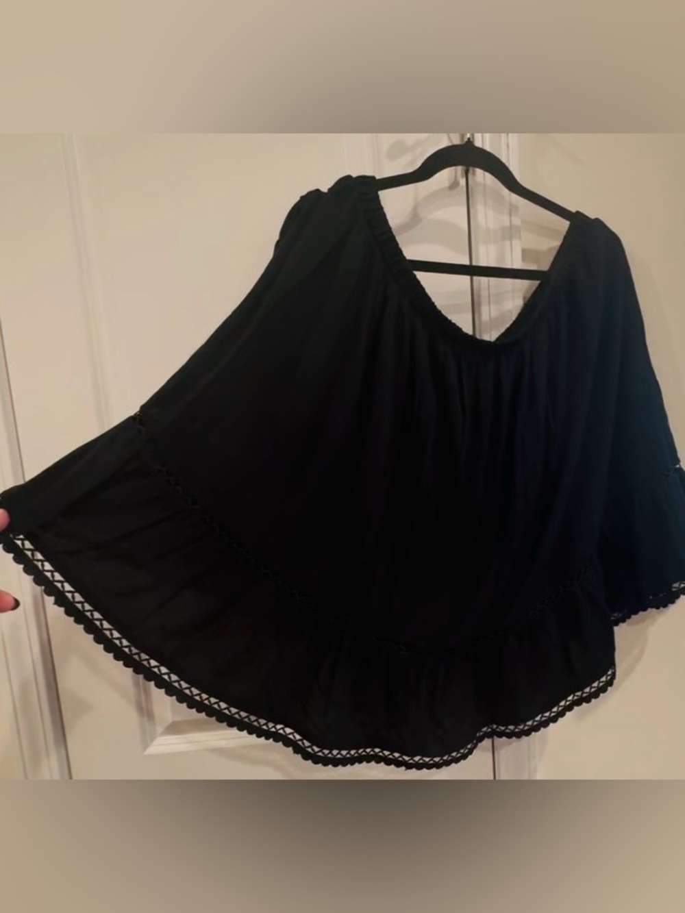 Torrid Black Embroidered Hem Flowy Lined Skirt 
Size 2
